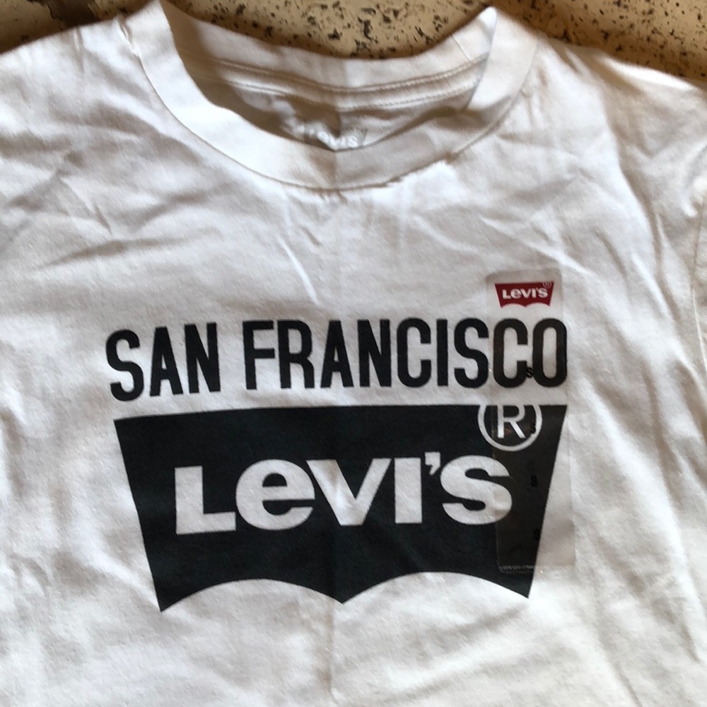 Levi’s T-shirt